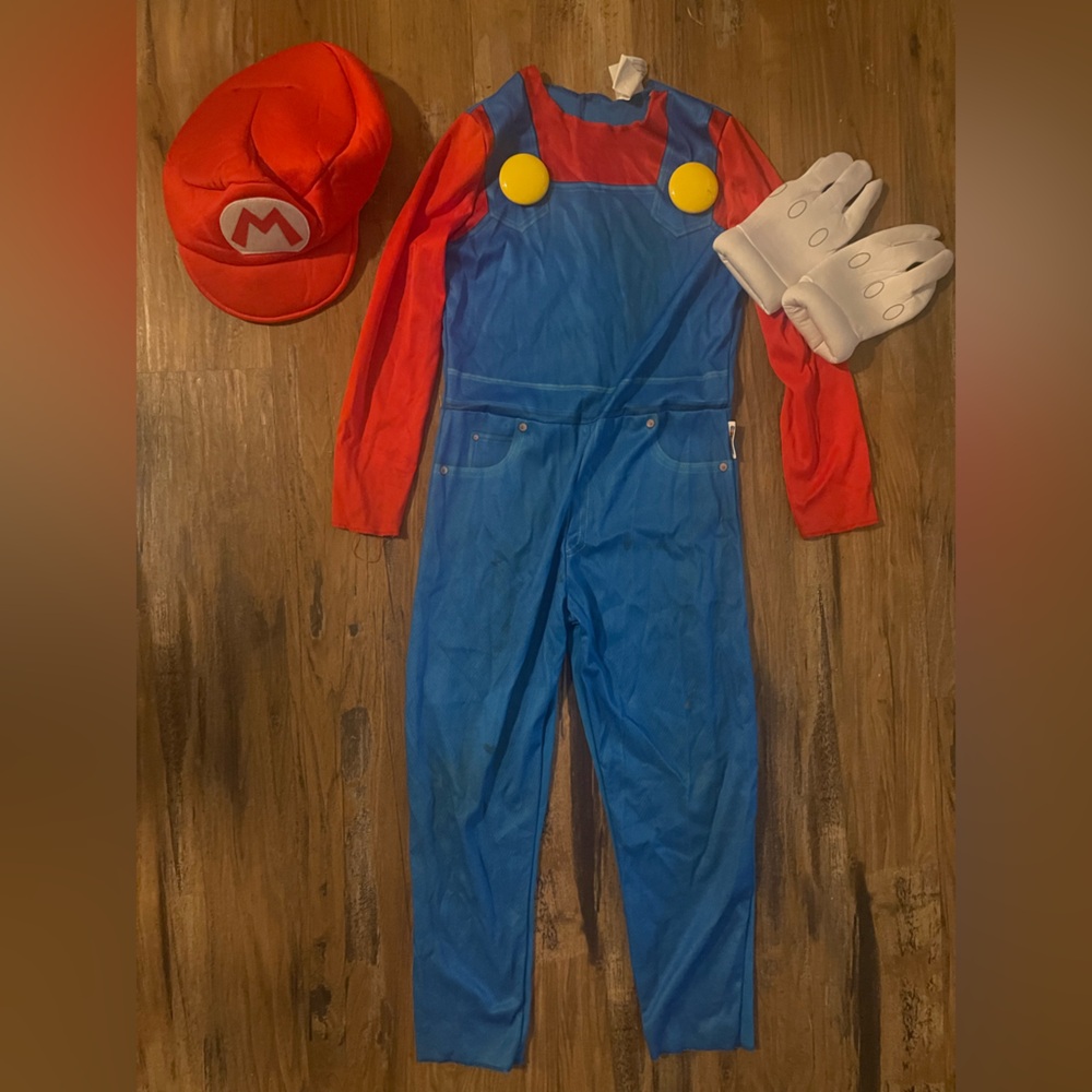 Kids 6/7 - Super Mario Costume w/ gloves